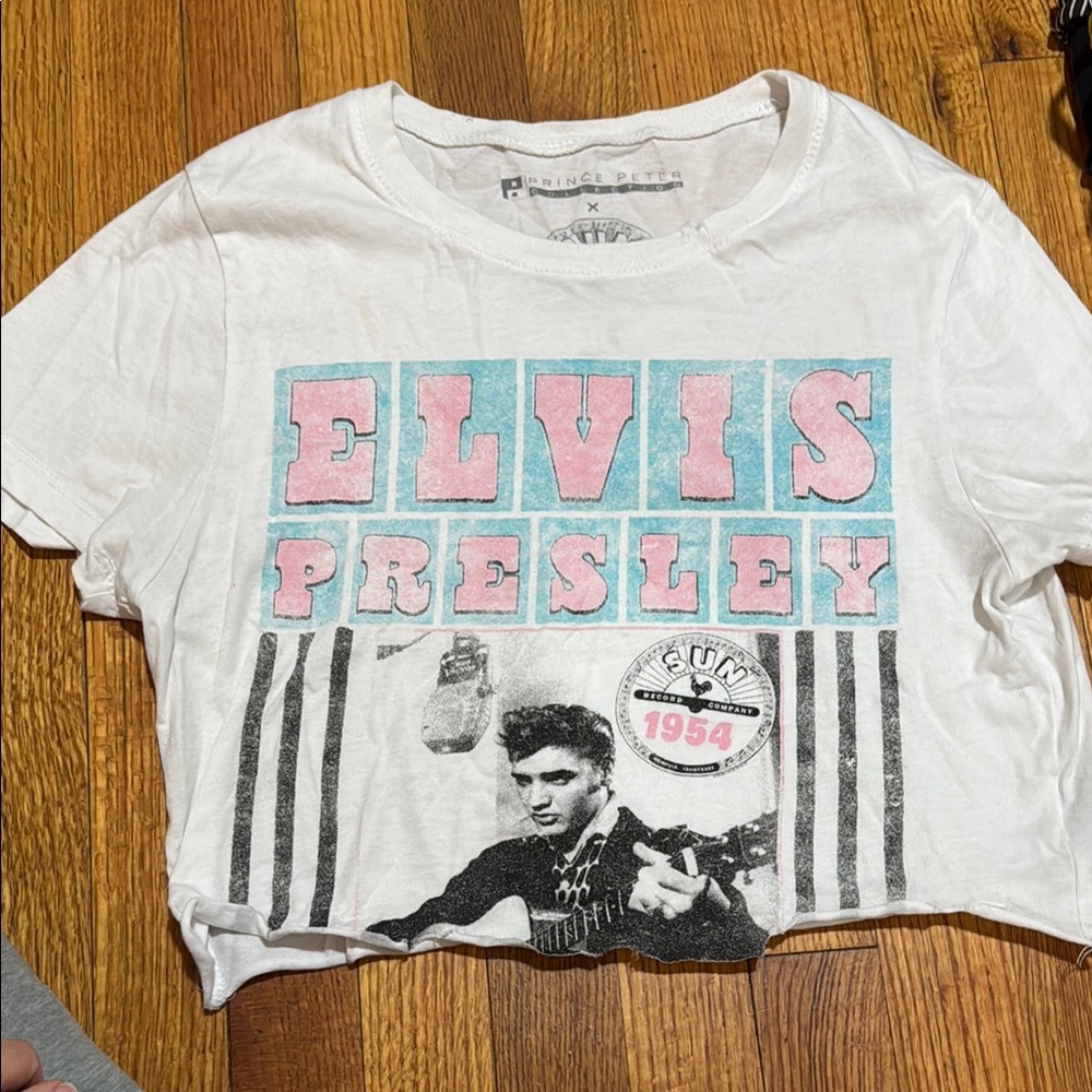 Women’s Elvis Presley crop size small